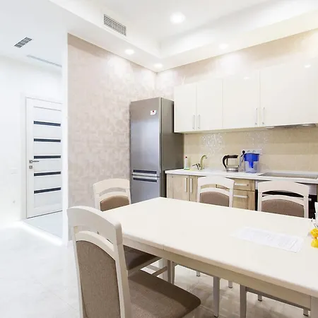 Апартаменти The In The Centre Of 5 *